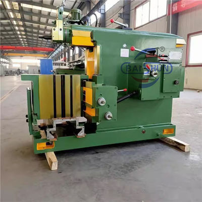 B60100 Machine-outil manuelle pour la mise en forme des métaux, tournant horizontalement