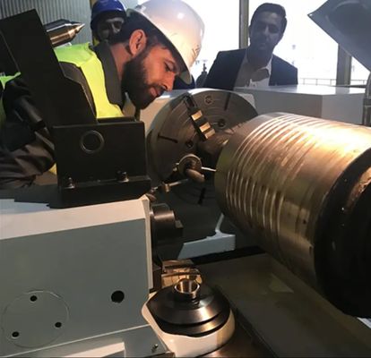 La machine à tourner à rouleaux CNC est une machine agréée.