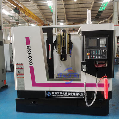 La machine à fente à fente CNC réduit les coûts de main-d'œuvre améliore la production avec une puissance de moteur principale de 4 kW pour le travail de fente en métal